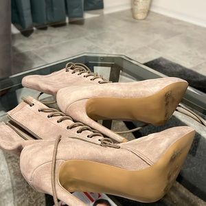 Steve Madden lace up boots taupe sued color size 7